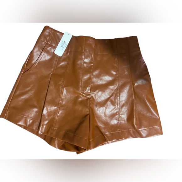 Brown faux leather shorts nwt size m - Picture 3 of 6